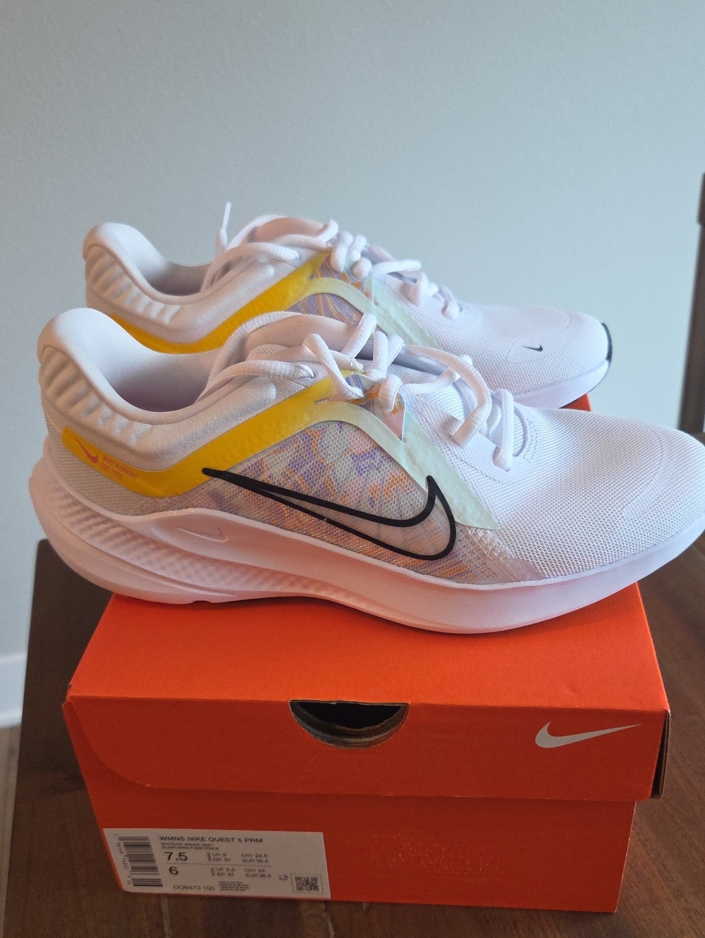 NIB Nike Quest